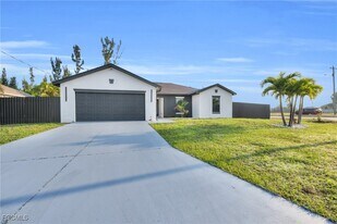 1601 SW 12th Terrace in Cape Coral, FL - Building Photo