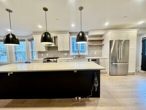 8 Robeson St, Unit 1 in Boston, MA - Building Photo - Building Photo
