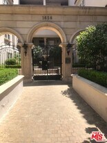 1658 Camden Ave in Los Angeles, CA - Building Photo