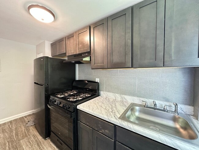 6776 Blakemore St in Philadelphia, PA - Foto de edificio - Building Photo