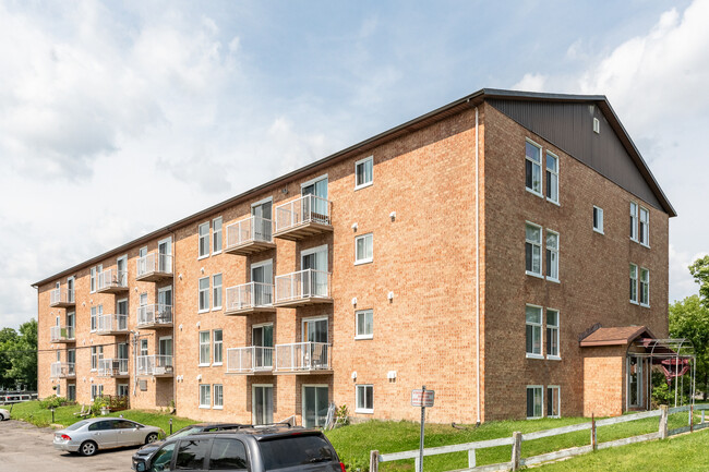 1506 Père-Lelièvre Boul in Québec, QC - Building Photo - Primary Photo