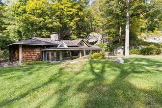176 Honey Hollow Rd in Pound Ridge, NY - Building Photo - Building Photo