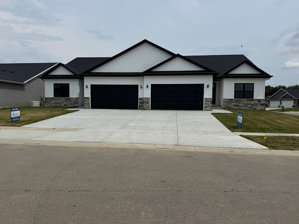 4600 Lasalle Ct in Springfield, IL - Building Photo