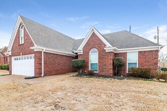 9355 Helmsley Dr in Cordova, TN - Building Photo - Building Photo