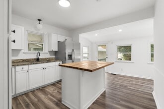 2416 Sherry Rd in Louisville, KY - Building Photo - Building Photo