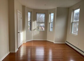 75 Putnam St in Boston, MA - Building Photo