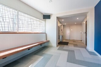 Lee Street Apartments in Oakland, CA - Foto de edificio - Building Photo