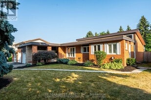 83 Sherwood Rd E in Ajax, ON - Building Photo