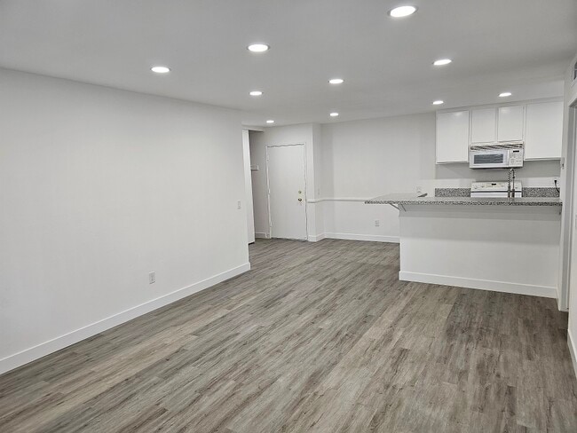 23515 Lyons Ave, Unit 169 in Santa Clarita, CA - Building Photo - Building Photo