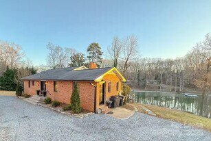 185 Lake Mist Dr in Belmont, NC - Building Photo