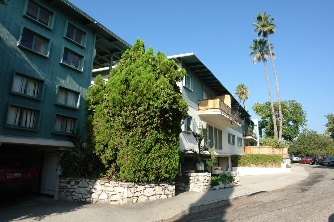 Holiday Manor in Studio City, CA - Building Photo