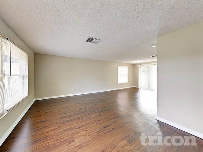 8508 Woodhurst Dr in Tampa, FL - Building Photo - Building Photo