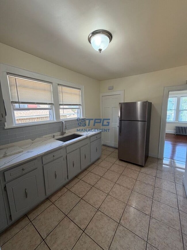 318 E 19th St in Paterson, NJ - Building Photo - Building Photo