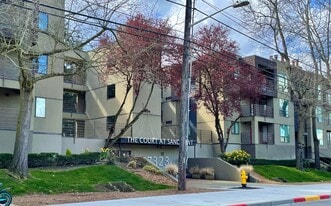 7323 Sand Point Way NE in Seattle, WA - Building Photo