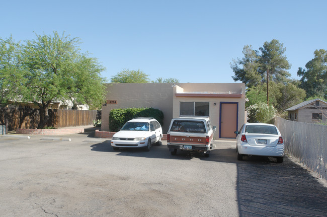 1734 E Hedrick Dr in Tucson, AZ - Foto de edificio - Building Photo