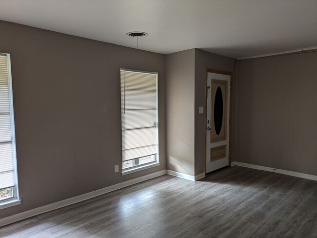 6350 Arrowhead Dr in Beaumont, TX - Building Photo - Building Photo