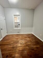 322 Forrest St, Unit 1 in Jersey City, NJ - Foto de edificio - Building Photo