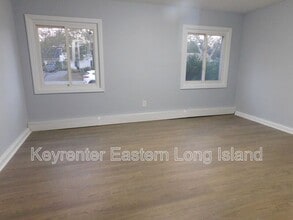 36 Matsunaye Dr in Medford, NY - Building Photo - Building Photo