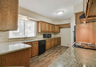 2915 Valley Rose Dr in Houston, TX - Building Photo - Building Photo