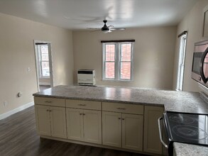 253 Lisbon St in Lisbon, ME - Foto de edificio - Building Photo