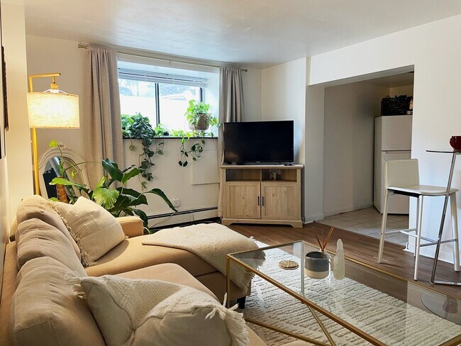 34 Kinross Rd, Unit 2 in Boston, MA - Foto de edificio - Building Photo