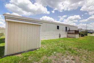 7151 Woodlake Pkwy in San Antonio, TX - Building Photo - Building Photo