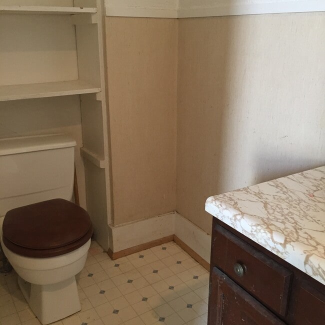 319 N 4th St in Miles City, MT - Building Photo - Building Photo