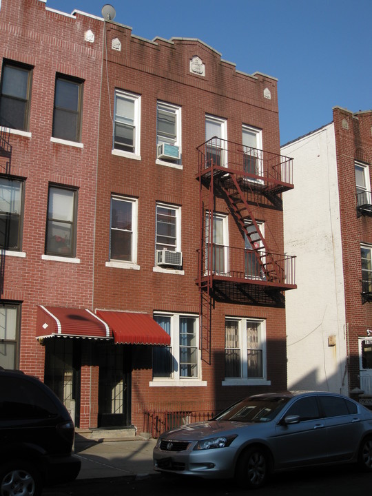 1764 79th St in Brooklyn, NY - Foto de edificio