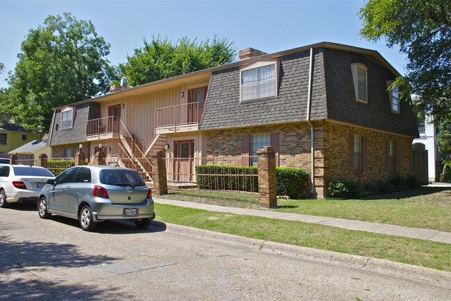 3437 Lovers Ln in Dallas, TX - Foto de edificio - Building Photo