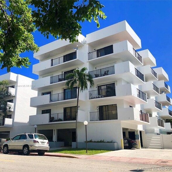 8255 Abbott Ave, Unit 207 in Miami Beach, FL - Building Photo