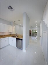 744 SW 122nd Ter in Pembroke Pines, FL - Foto de edificio - Building Photo