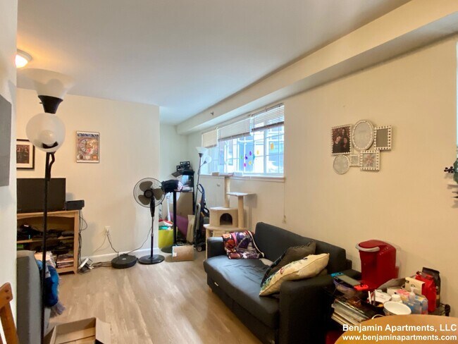 19 Griggs Pl, Unit 1 in Boston, MA - Building Photo - Building Photo