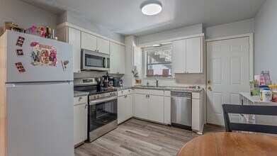 830 W Caraway St in Fayetteville, AR - Building Photo - Building Photo