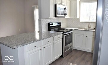 12938 University Crescent in Carmel, IN - Building Photo - Building Photo