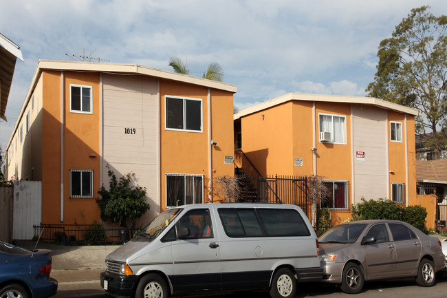 1019 Lewis Ave in Long Beach, CA - Foto de edificio - Building Photo