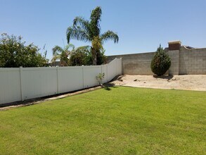 23 White Alder Dr in Bakersfield, CA - Building Photo - Building Photo