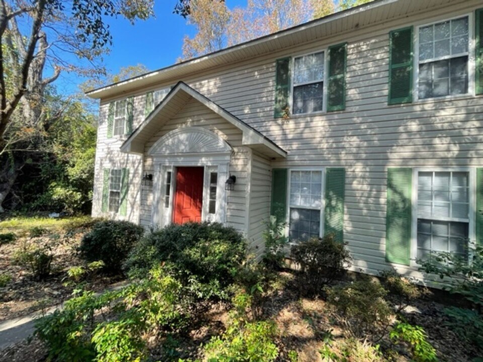 345 E Main St in Statesboro, GA - Building Photo