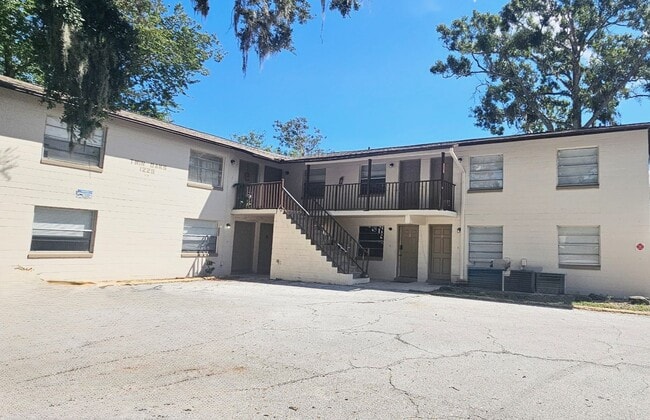 property at 1225 Kennedy Rd