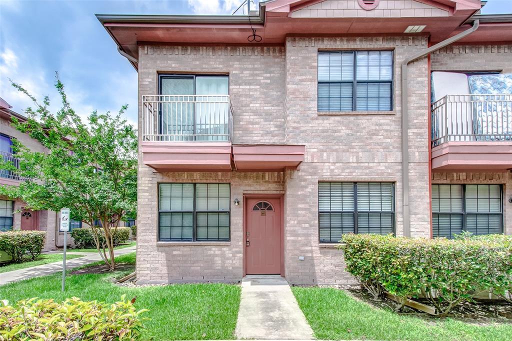 9400 Bellaire Blvd in Houston, TX - Building Photo