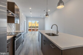 710 N 16th St, Unit 204 in Philadelphia, PA - Building Photo - Building Photo