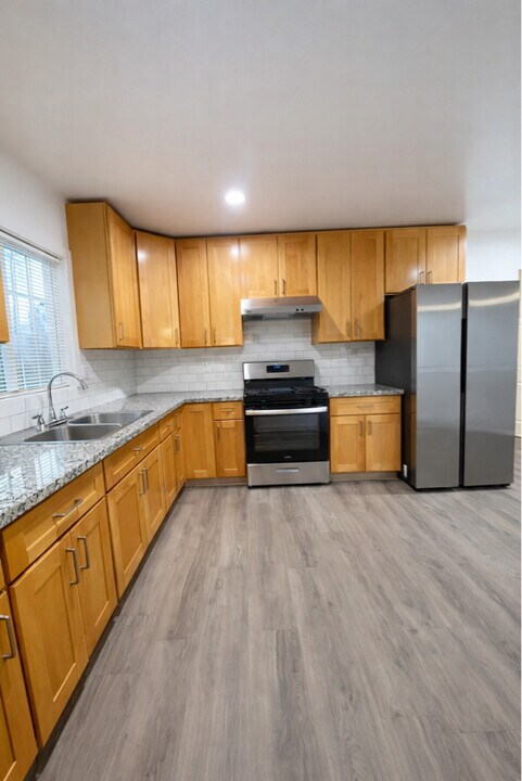 2010 80th Ave in Oakland, CA - Building Photo