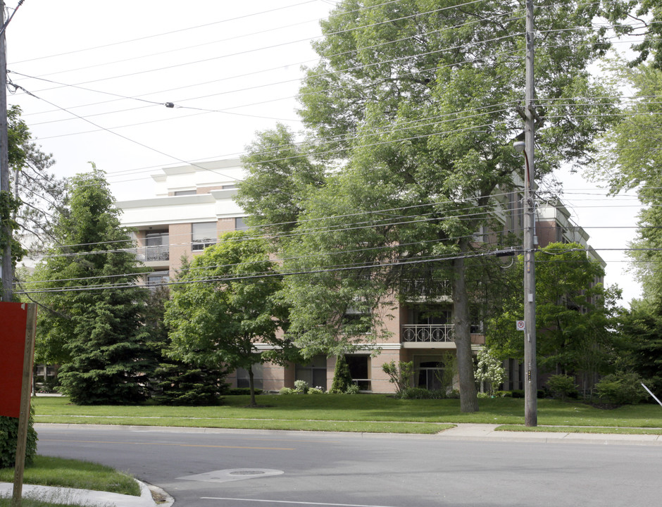 Hearthstone by the Lake in Burlington, ON - Building Photo