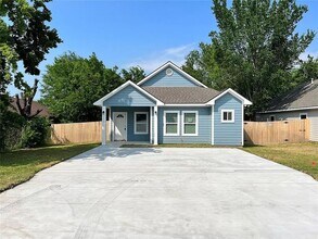 1518 Saunders St in Bryan, TX - Building Photo - Building Photo