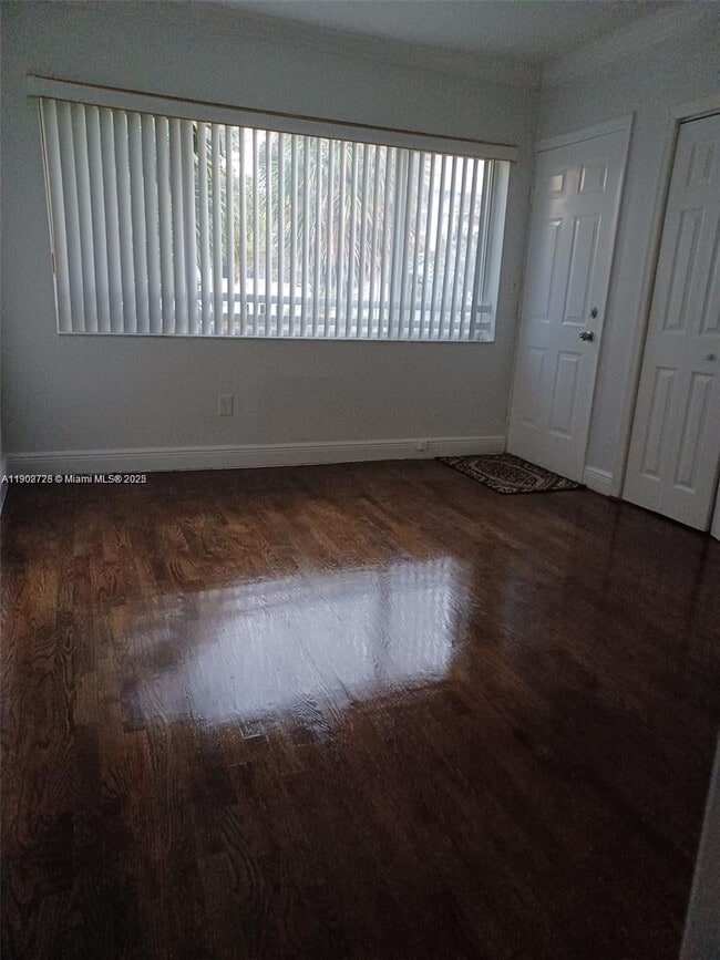 980 NE 170th St in North Miami Beach, FL - Building Photo - Building Photo