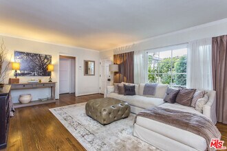 1833 Fox Hills Dr in Los Angeles, CA - Building Photo - Building Photo
