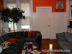 1130 Commonwealth Ave in Boston, MA - Foto de edificio - Building Photo