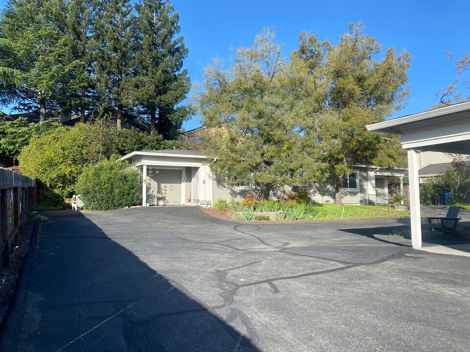 737 Orinda Ln, Unit Orinda Lane in Walnut Creek, CA - Building Photo