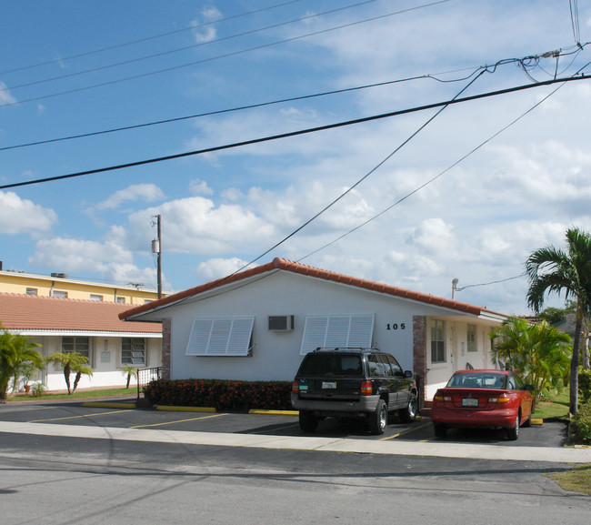 101-105 SE 2nd Ave in Hallandale Beach, FL - Building Photo - Building Photo