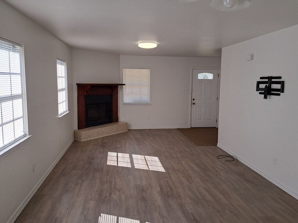 25683 W Sycamore St Rentals in LA