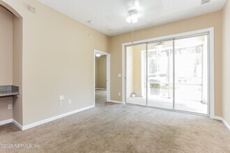 8601 Beach Blvd in Jacksonville, FL - Building Photo - Building Photo